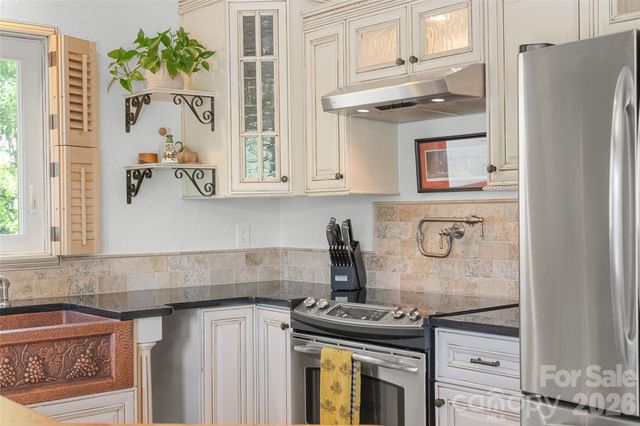 4400 Woods End Lane, Charlotte, NC 28277