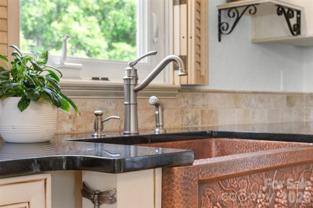 4400 Woods End Lane, Charlotte, NC 28277