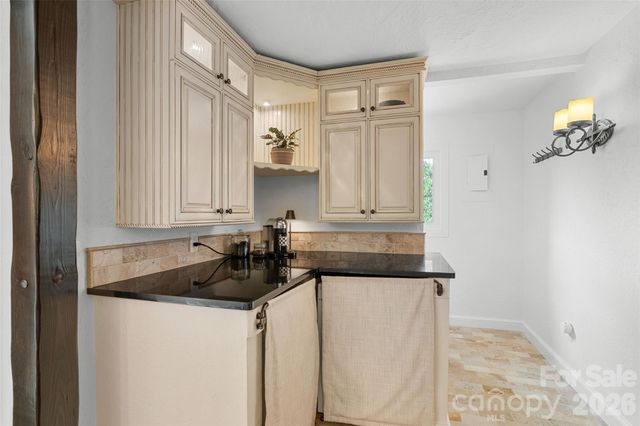 4400 Woods End Lane, Charlotte, NC 28277