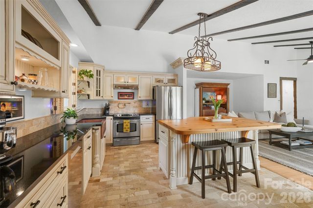 4400 Woods End Lane, Charlotte, NC 28277