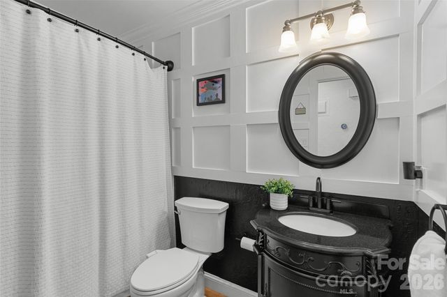 4400 Woods End Lane, Charlotte, NC 28277