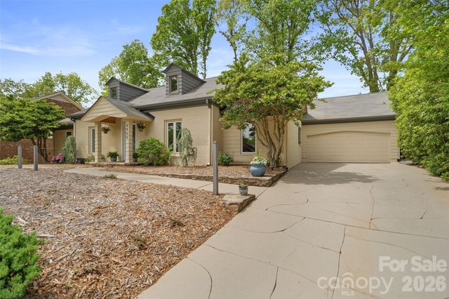 4400 Woods End Lane, Charlotte, NC 28277