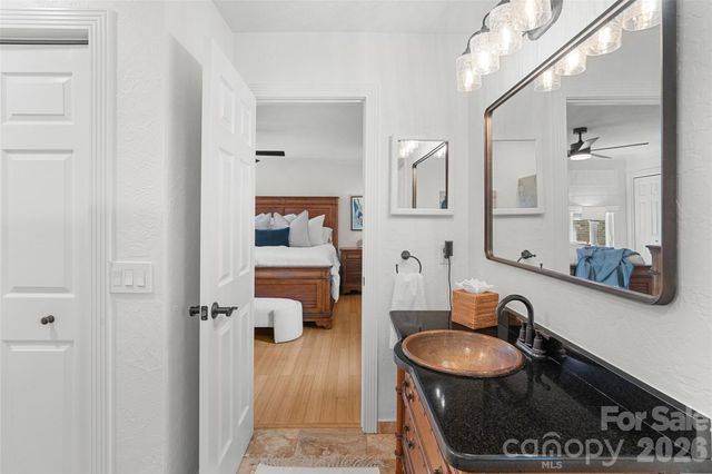 4400 Woods End Lane, Charlotte, NC 28277