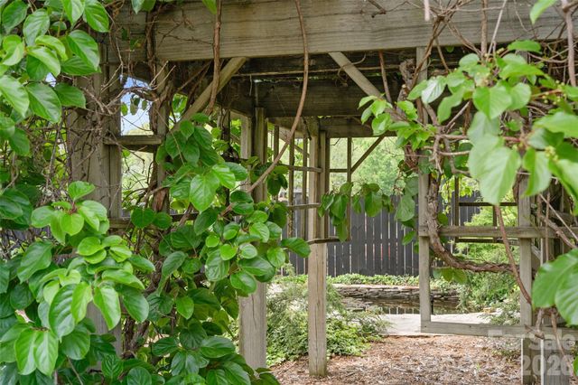 4400 Woods End Lane, Charlotte, NC 28277