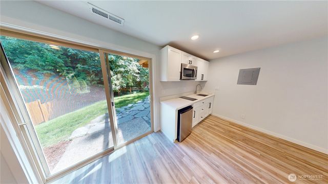 14340 93rd Avenue NE, Kirkland, WA 98034