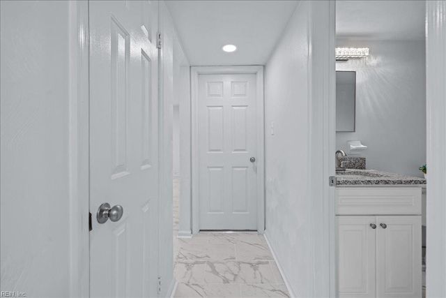 901 Holder CT, Virginia Beach, VA 23452