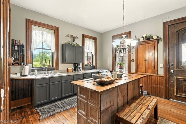 7298 Akron Road, Sterling, OH 44276