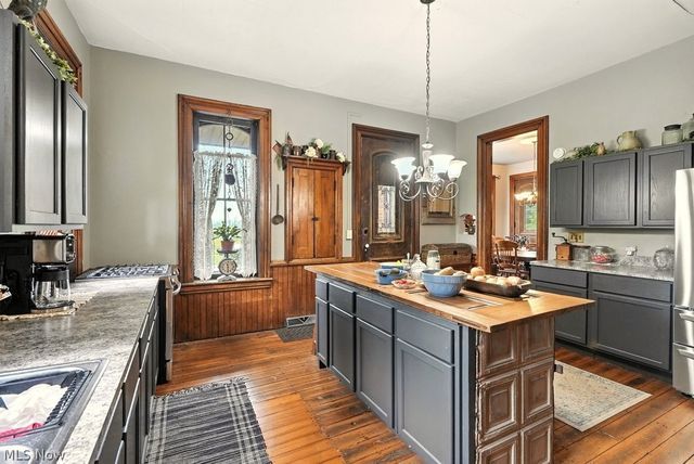 7298 Akron Road, Sterling, OH 44276