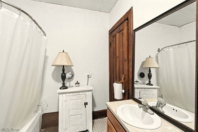 7298 Akron Road, Sterling, OH 44276