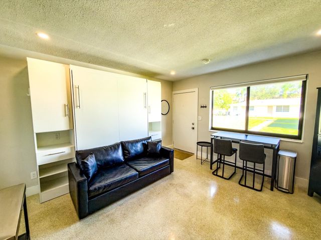 47 NE 16th Place 3, Fort Lauderdale, FL 33305