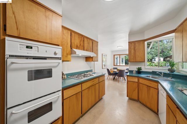 73 Kingston Rd, Kensington, CA 94707