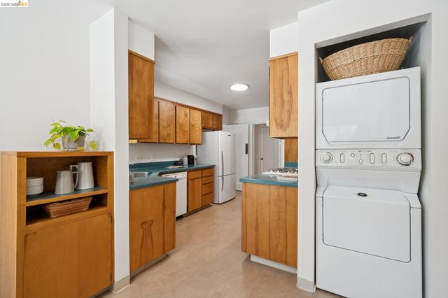 73 Kingston Rd, Kensington, CA 94707