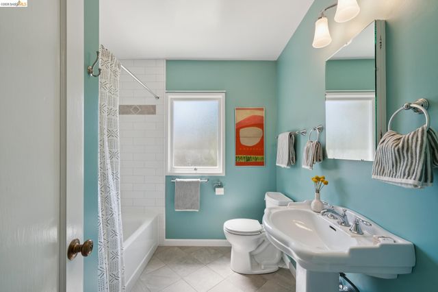 73 Kingston Rd, Kensington, CA 94707