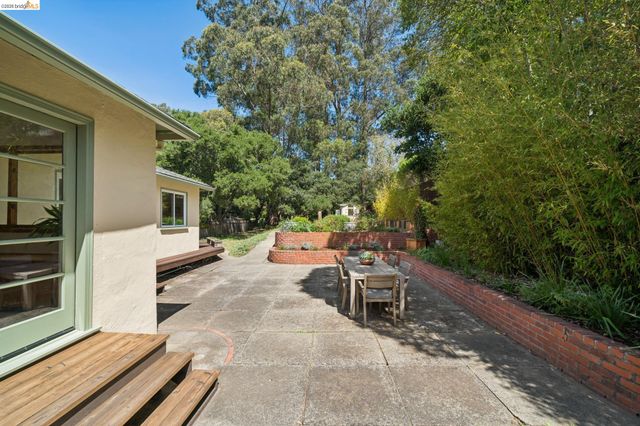 73 Kingston Rd, Kensington, CA 94707