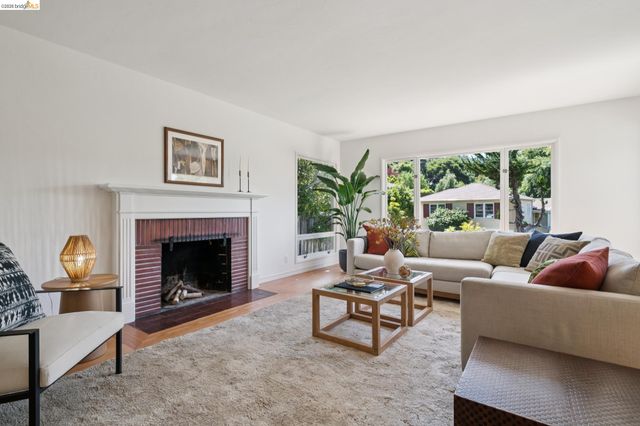 73 Kingston Rd, Kensington, CA 94707