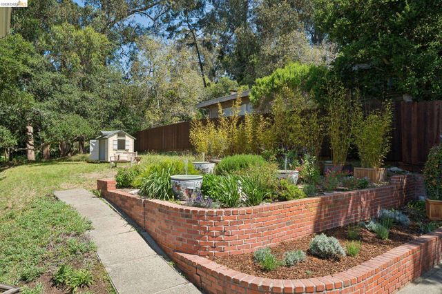 73 Kingston Rd, Kensington, CA 94707