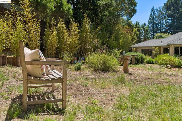 73 Kingston Rd, Kensington, CA 94707