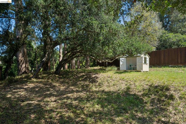 73 Kingston Rd, Kensington, CA 94707