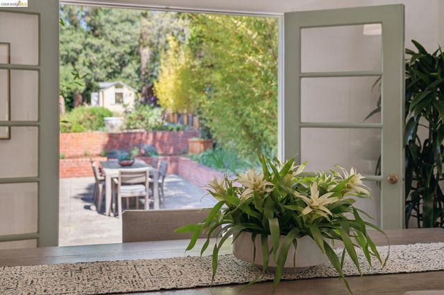 73 Kingston Rd, Kensington, CA 94707