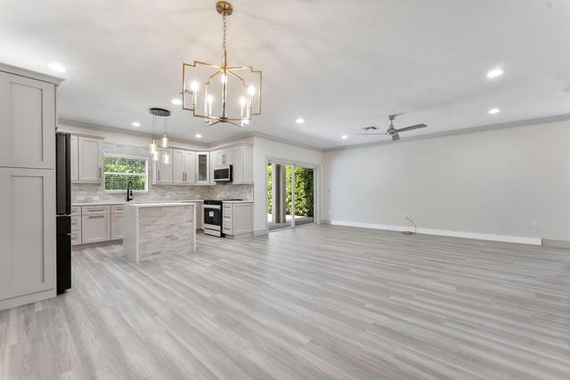 430 LUCKY Lane, Delray Beach, FL 33444