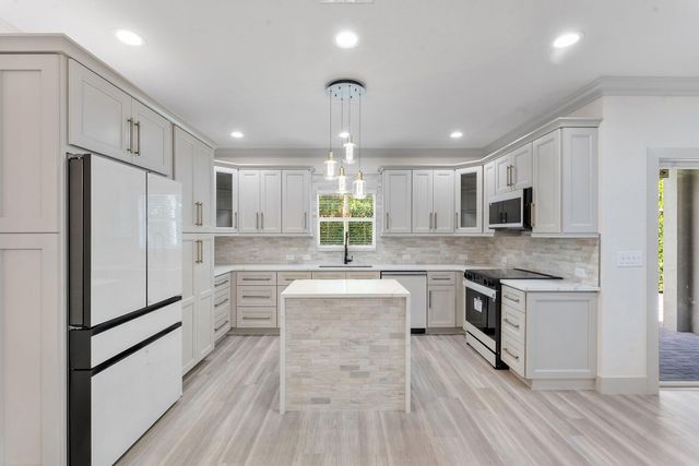 430 LUCKY Lane, Delray Beach, FL 33444