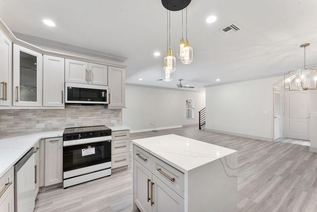 430 LUCKY Lane, Delray Beach, FL 33444
