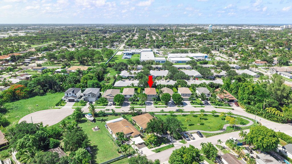 430 LUCKY Lane, Delray Beach, FL 33444