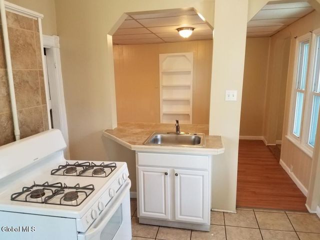 8 Saratoga Avenue, Waterford, NY 12188