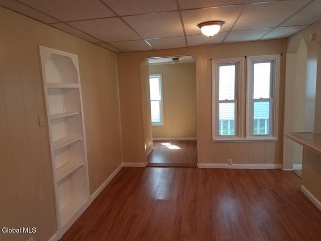 8 Saratoga Avenue, Waterford, NY 12188