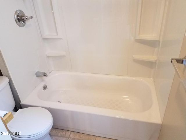 8 Saratoga Avenue, Waterford, NY 12188