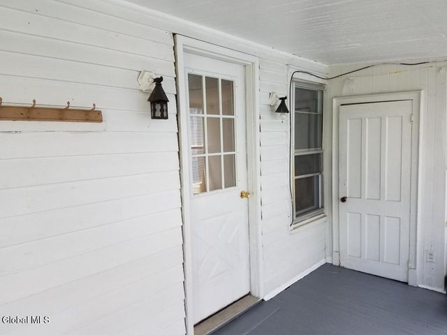 8 Saratoga Avenue, Waterford, NY 12188
