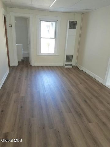 8 Saratoga Avenue, Waterford, NY 12188