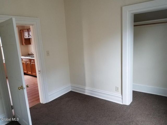 8 Saratoga Avenue, Waterford, NY 12188