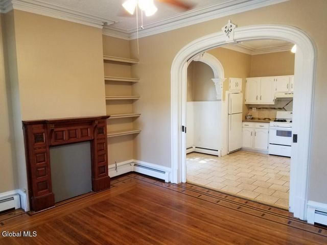 8 Saratoga Avenue, Waterford, NY 12188