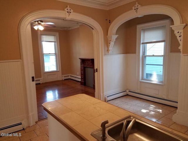 8 Saratoga Avenue, Waterford, NY 12188