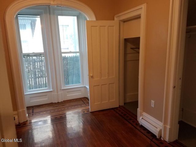8 Saratoga Avenue, Waterford, NY 12188