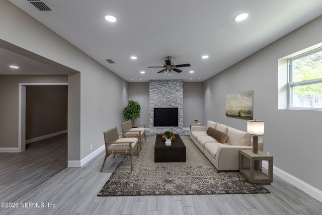 10342 BRIARCLIFF Road E, Jacksonville, FL 32218
