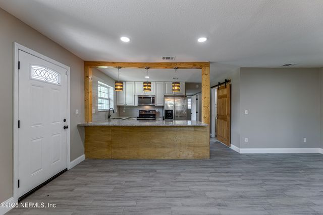 10342 BRIARCLIFF Road E, Jacksonville, FL 32218