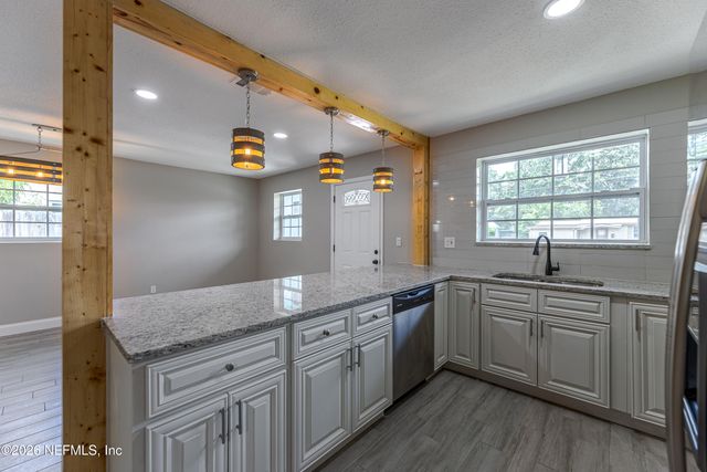 10342 BRIARCLIFF Road E, Jacksonville, FL 32218