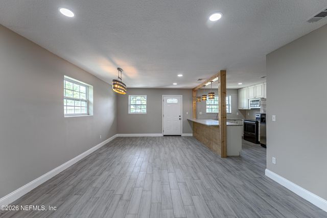 10342 BRIARCLIFF Road E, Jacksonville, FL 32218