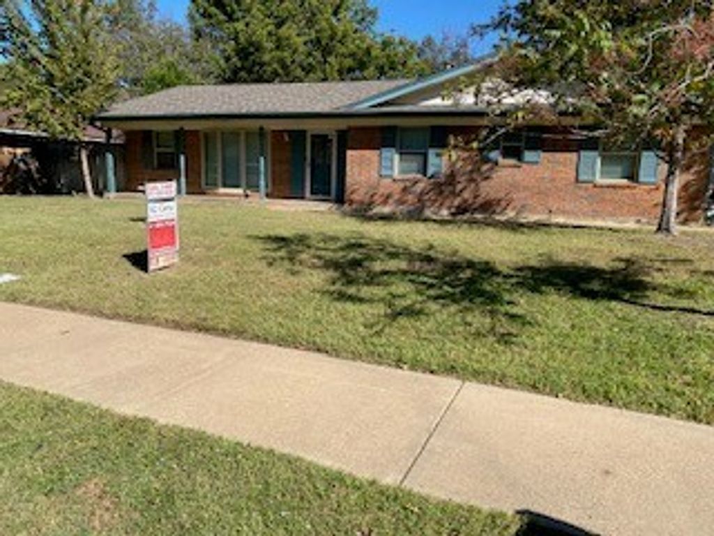 1707 Oakridge Drive, Pantego, TX 76013