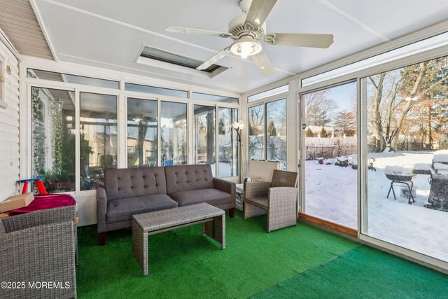 41 Pinetree Drive, Parlin, NJ 08859