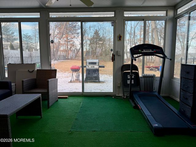 41 Pinetree Drive, Parlin, NJ 08859