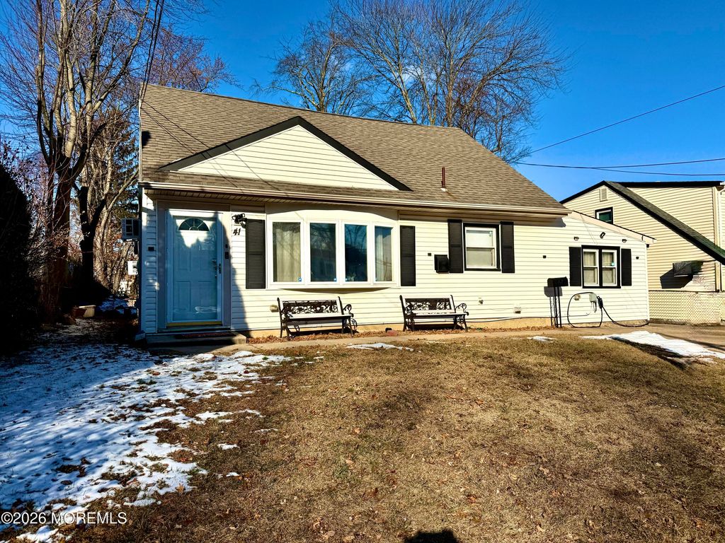 41 Pinetree Drive, Parlin, NJ 08859