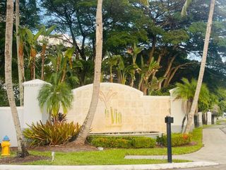 9645 NW 1ST CT. 1-305, Pembroke Pines, FL 33024