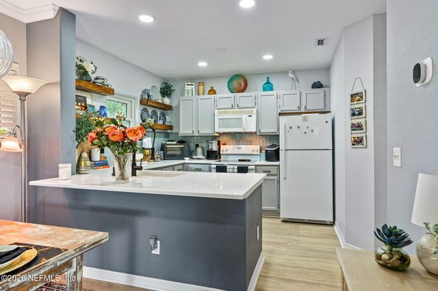 1800 THE GREENS Way 1108, Jacksonville Beach, FL 32250