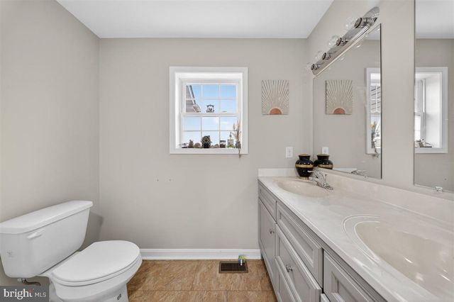 32998 FOREST KNOLL DR, Laurel, DE 19956