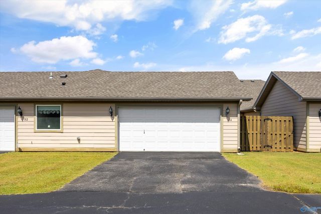 184 Moore Farm Circle NW 184, Huntsville, AL 35806