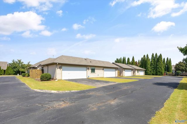 184 Moore Farm Circle NW 184, Huntsville, AL 35806