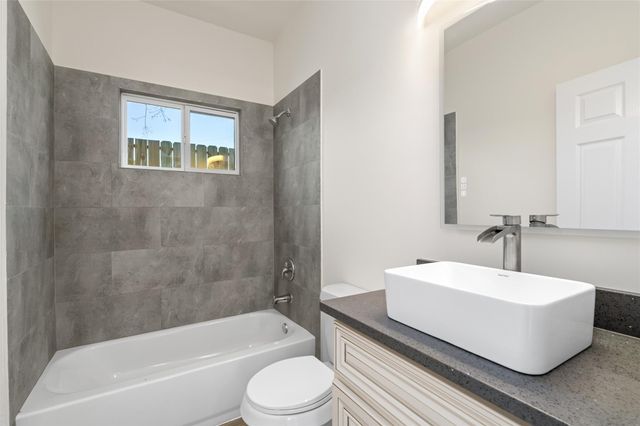 4656 N Teague Street, Rosharon, TX 77583